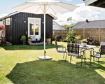 Ngôi nhà vườn chỉ vỏn vẹn 45m² nhưng tọa lạc trên thảm cỏ xanh mượt với không gian sống trong lành