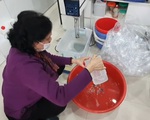 Đủ chiêu trò mùa dịch: 'Hô biến' cồn với nước lã thành nước rửa tay khô