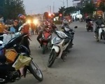 Thanh Hóa: Chợ cóc 'bủa vây' đường quốc lộ, gây mất an toàn giao thông