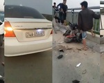 Ô tô đâm loạt xe đạp điện trên cầu, học sinh ở Quảng Trị rơi xuống sông tử vong