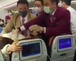Trung Quốc trừng phạt phi công đánh gãy tay tiếp viên hàng không