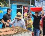 MC Lại Văn Sâm tuổi 64: Đi dép tổ ong, đội chậu muối giúp bà con vùng quê nghèo