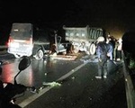 Thái Nguyên: Xe khách va chạm với xe tải trong đêm khiến 3 người tử vong