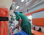 Người phụ nữ mắc COVID-19 nặng nhất Việt Nam khỏi bệnh, vượt 1.000km về quê trên xe cứu thương