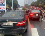 Diễn biến mới nhất vụ việc 2 xe Mercedes cùng biển số, cùng lưu thông trên một tuyến phố ở Hà Nội