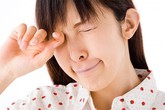 Sơ cứu khi bị trầy xước giác mạc Sơ cứu khi bị trầy xước giác mạc