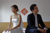 Cưới đã 3 ngày mà tôi vẫn phải ngủ dưới sàn nhà Cưới đã 3 ngày mà tôi vẫn phải ngủ dưới sàn nhà