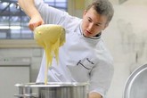 Hé lộ bí mật "hậu trường bếp núc" cho bữa ăn của Giáo hoàng Hé lộ bí mật "hậu trường bếp núc" cho bữa ăn của Giáo hoàng