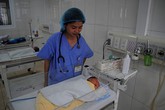 Sản phụ 9X đẻ rơi thai nhi xuống bồn cầu Sản phụ 9X đẻ rơi thai nhi xuống bồn cầu
