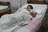 Nữ sinh bị thanh niên bịt mặt đâm thủng âm đạo Nữ sinh bị thanh niên bịt mặt đâm thủng âm đạo