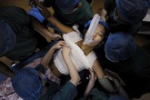 Nữ sinh quyết nâng vòng một để thi người mẫu ngực Nữ sinh quyết nâng vòng một để thi người mẫu ngực