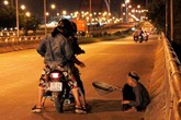 TP.HCM kêu gọi người dân không cho tiền người ăn xin TP.HCM kêu gọi người dân không cho tiền người ăn xin