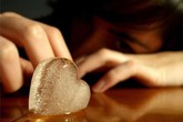 Phụ nữ chịu khổ vì chỉ biết... hy sinh: Mù quáng theo chồng bước vào bóng đêm Phụ nữ chịu khổ vì chỉ biết... hy sinh: Mù quáng theo chồng bước vào bóng đêm