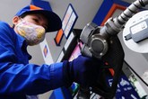 Những dấu hiệu cho thấy xăng sắp tăng giá sau 15 lần giảm Những dấu hiệu cho thấy xăng sắp tăng giá sau 15 lần giảm