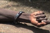 Hoảng sợ thi thể nạn nhân Ebola đột nhiên sống lại Hoảng sợ thi thể nạn nhân Ebola đột nhiên sống lại