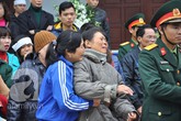 Bố mẹ khóc ngất bên linh cữu con gái bị xe chở rác cán tử vong Bố mẹ khóc ngất bên linh cữu con gái bị xe chở rác cán tử vong