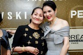 Mẹ Lý Nhã Kỳ đến chúc mừng con gái làm show cá nhân Mẹ Lý Nhã Kỳ đến chúc mừng con gái làm show cá nhân