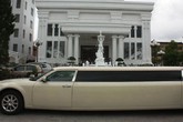 Xôn xao với siêu xe dài gần 9m Xôn xao với siêu xe dài gần 9m