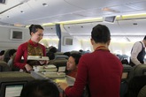 Nghề tiếp viên hàng không: Chết khiếp với khách bậy ra sàn máy bay Nghề tiếp viên hàng không: Chết khiếp với khách bậy ra sàn máy bay
