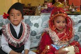 Trở thành cô dâu, chú rể khi mới lên 10 Trở thành cô dâu, chú rể khi mới lên 10