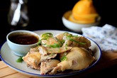 Gà hấp kiểu Trung Quốc nóng hổi Gà hấp kiểu Trung Quốc nóng hổi