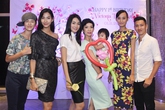 Lê Thúy và vị hôn phu mừng sinh nhật con gái Xuân Lan Lê Thúy và vị hôn phu mừng sinh nhật con gái Xuân Lan