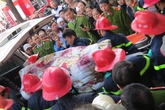 Xót xa chứng kiến 6 thi thể được đưa khỏi căn nhà cháy Xót xa chứng kiến 6 thi thể được đưa khỏi căn nhà cháy