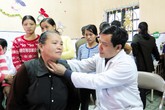 Đi tìm bệnh nhân để xin được chữa bệnh miễn phí Đi tìm bệnh nhân để xin được chữa bệnh miễn phí