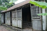 Tám đời chủ lụi tàn tại ngôi nhà Bá Kiến Tám đời chủ lụi tàn tại ngôi nhà Bá Kiến