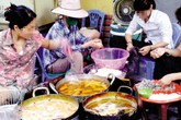 Lạ kỳ dầu ăn rẻ như… trà đá Lạ kỳ dầu ăn rẻ như… trà đá
