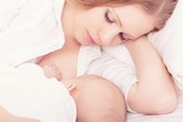 Đừng bắt trẻ bú mẹ giữa đêm Đừng bắt trẻ bú mẹ giữa đêm