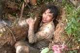 Chuyện hi hữu: Bắt cá chuối trên... cạn Chuyện hi hữu: Bắt cá chuối trên... cạn