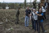 Chấn động: Mất nội tạng một số nạn nhân trong ngôi mộ tập thể ở Donetsk Chấn động: Mất nội tạng một số nạn nhân trong ngôi mộ tập thể ở Donetsk
