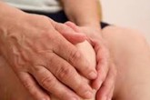 Tránh đau nhức chân tay khi thời tiết lạnh Tránh đau nhức chân tay khi thời tiết lạnh