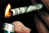 Mỗi năm có 200 tỷ USD “bay” theo khói thuốc Mỗi năm có 200 tỷ USD “bay” theo khói thuốc