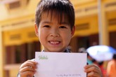 Trẻ miền núi vui sướng bên những chiếc xe đạp mới Trẻ miền núi vui sướng bên những chiếc xe đạp mới