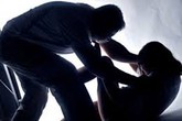 Phản đối ly hôn, chồng giết vợ trước mặt con gái 5 tuổi Phản đối ly hôn, chồng giết vợ trước mặt con gái 5 tuổi