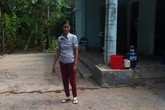 Con say rượu xô mẹ chết thảm trước sân nhà Con say rượu xô mẹ chết thảm trước sân nhà