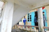 Học sinh lớp 9 tử vong do nhảy tắt cầu thang Học sinh lớp 9 tử vong do nhảy tắt cầu thang