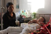 Nỗi đau chồng chất của người mẹ trong vụ "bố chất rơm đốt con vì gói mì tôm" Nỗi đau chồng chất của người mẹ trong vụ "bố chất rơm đốt con vì gói mì tôm"