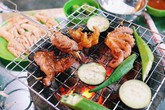 Ngày lạnh xuýt xoa ăn đồ nướng thơm lừng ở 468 phố Xã Đàn Ngày lạnh xuýt xoa ăn đồ nướng thơm lừng ở 468 phố Xã Đàn