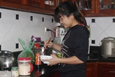 "Chuyện lạ" nữ sinh Sân khấu Điện ảnh làm giúp việc gia đình "Chuyện lạ" nữ sinh Sân khấu Điện ảnh làm giúp việc gia đình