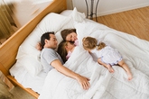 Vụ bé 8 tháng chết vì ngạt khi ngủ cùng với mẹ ở Đài Loan: Cho trẻ ngủ thế nào mới đúng? Vụ bé 8 tháng chết vì ngạt khi ngủ cùng với mẹ ở Đài Loan: Cho trẻ ngủ thế nào mới đúng?