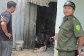 Vợ chồng ôm 3 con thoát thân khi phòng trọ bị đốt Vợ chồng ôm 3 con thoát thân khi phòng trọ bị đốt