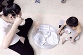Nỗi buồn sau bức ảnh bữa cơm giấy của mẹ đơn thân 9X Nỗi buồn sau bức ảnh bữa cơm giấy của mẹ đơn thân 9X