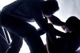 Cô gái say rượu bị làm nhục trong nghĩa địa Cô gái say rượu bị làm nhục trong nghĩa địa
