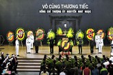 Nhà thầu cúi rạp người tạ lỗi với thân nhân nạn nhân vụ rơi thép trong lễ tang Nhà thầu cúi rạp người tạ lỗi với thân nhân nạn nhân vụ rơi thép trong lễ tang