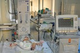 Thai nhi bị văng khỏi bụng mẹ đang bình phục tốt Thai nhi bị văng khỏi bụng mẹ đang bình phục tốt