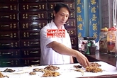 “Mổ xẻ” bài thuốc tiêu độc của lương y xứ Quảng giúp hàng trăm bệnh nhân điều trị hiệu quả bệnh vẩy nến “Mổ xẻ” bài thuốc tiêu độc của lương y xứ Quảng giúp hàng trăm bệnh nhân điều trị hiệu quả bệnh vẩy nến