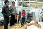 Uống "rượu phép" mừng đầy tháng cháu, 2 ông bà tử vong Uống "rượu phép" mừng đầy tháng cháu, 2 ông bà tử vong